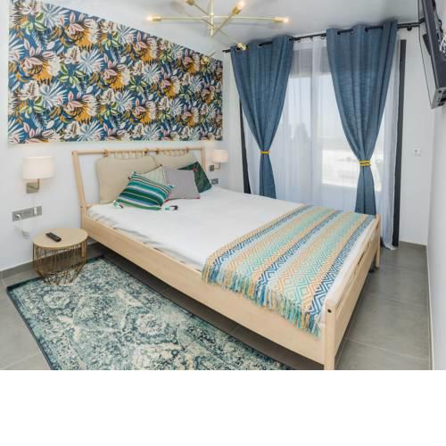 MARINE & CHROME SEA VIEW APARTMENT