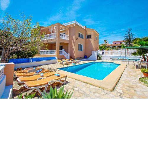 Marlene - private pool villa with sea views from the rooftop in Calpe