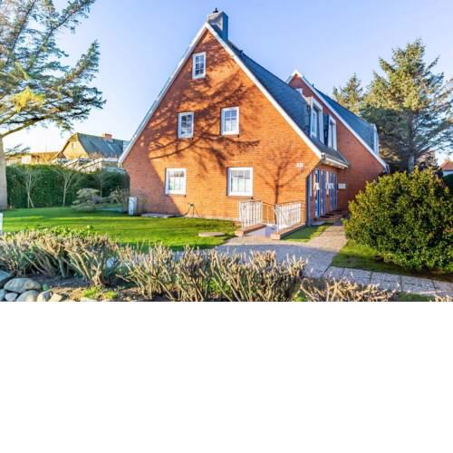 Martim und individuell in Wenningstedt mit Balkon