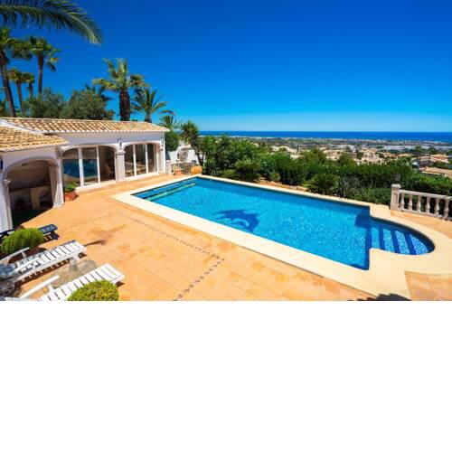 Marvelous 5-Bed villa with panoramic sea view