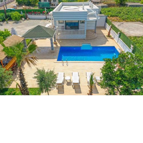 Marvelous Villa with Private Pool in Muratpasa