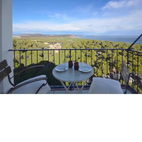Mas Pinell Apartment Sleeps 4 with WiFi