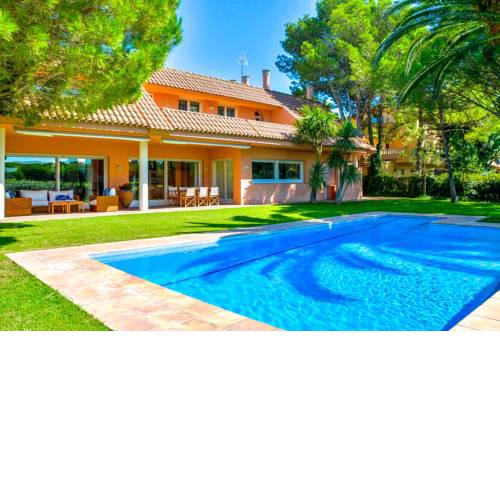Mas Pinell Villa Sleeps 14 with Pool
