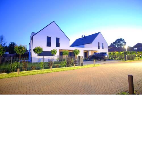 Max White Apartments