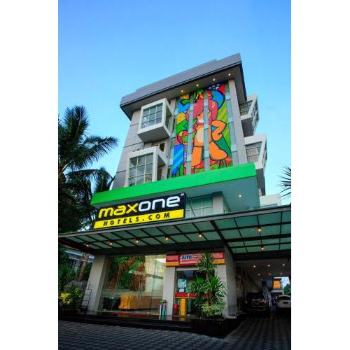 MaxOne Ascent Hotels Malang