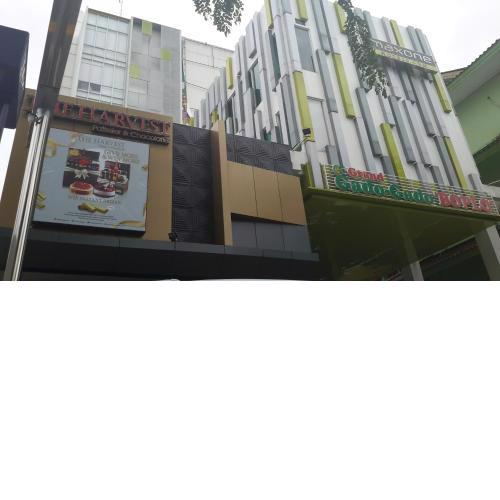 MaxoneHotels.com at Kramat