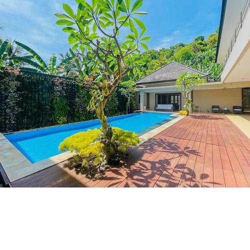 Merbau Luxurious Villa Senggigi by The Lavana - 5 Bedroom Villa