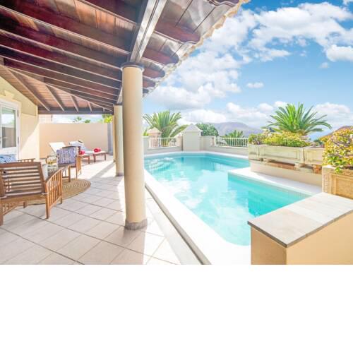 Mesmerising Holiday Home in Chayofa with Swimming Pool