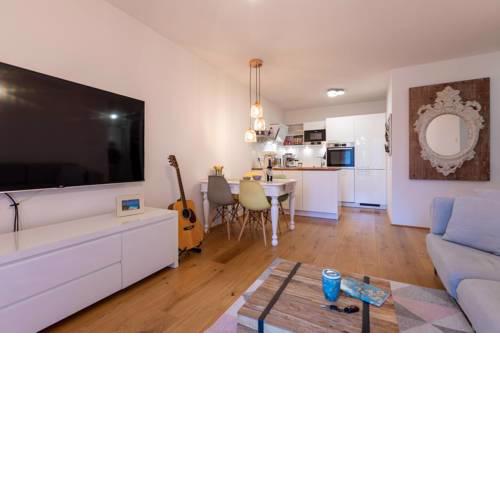 Messe und City Apartment mit 25 m² Garten Lounge