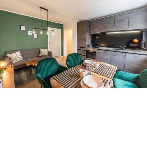 MESSE+UNI: Modern & Stylish for 4: Kitchen+Parking