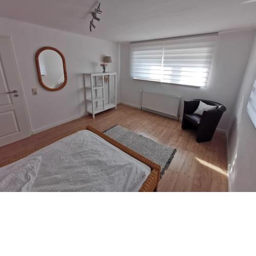 Messewohnung (2 Zimmer, 1 Bad, keine Küche)