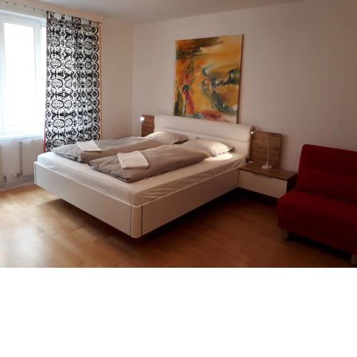 Metro U4 trendy apartment