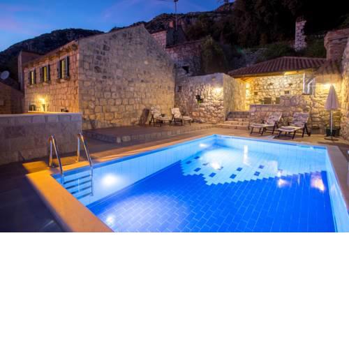 Mihanici Villa Sleeps 4 Pool