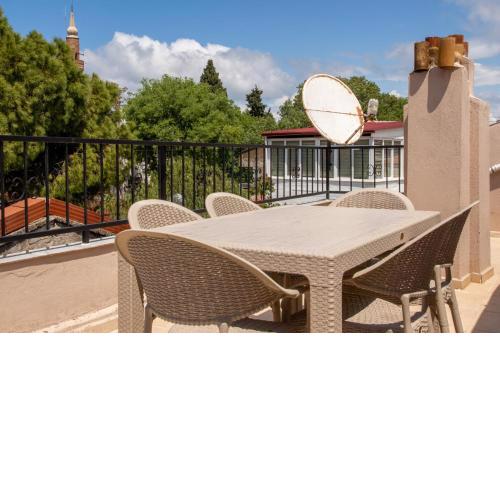 Minimalist and Rooftop Flat with Terrace in Izmir