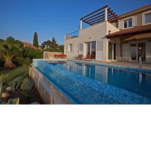 Mirca Villa Sleeps 12 Pool Air Con WiFi