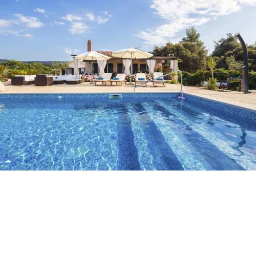 Mirca Villa Sleeps 8 Pool Air Con WiFi