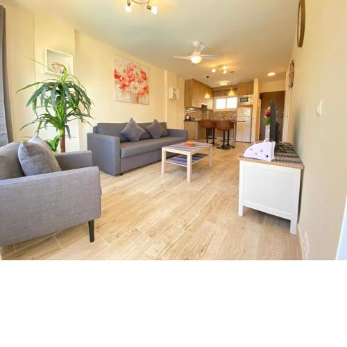 Modern 1 Bedroom Seaside Apartment with Pool