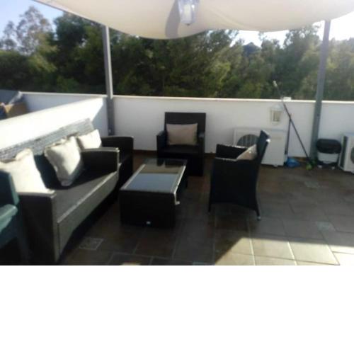 Modern 2 bedroom Penthouse with huge private roof top terrace UK TV and free WIFI