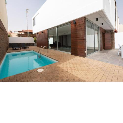Modern 2BR Villa Private Pool and Parking