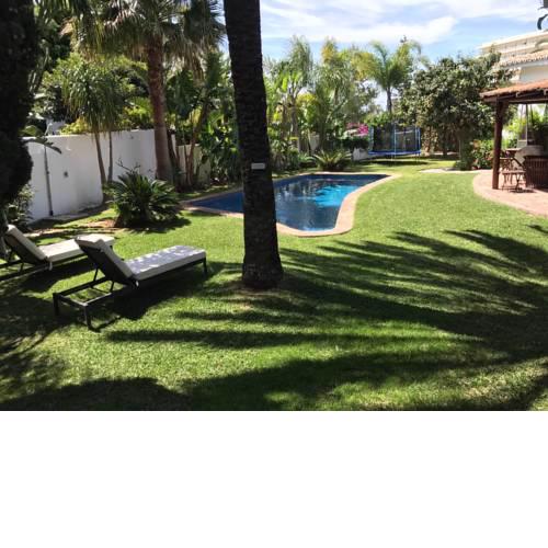 Modern 3 bed beach side private villa