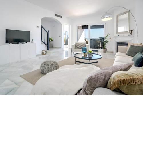Modern 3 bedroom apt with stunning views