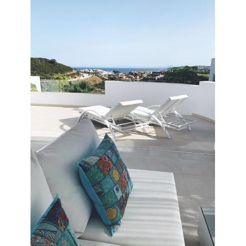 Modern 3 bedroom, garden apartment in Finca Cortesin