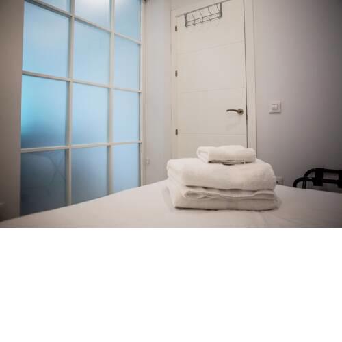 Modern 3BDR, 2Bath in La Latina, 10mins to metro