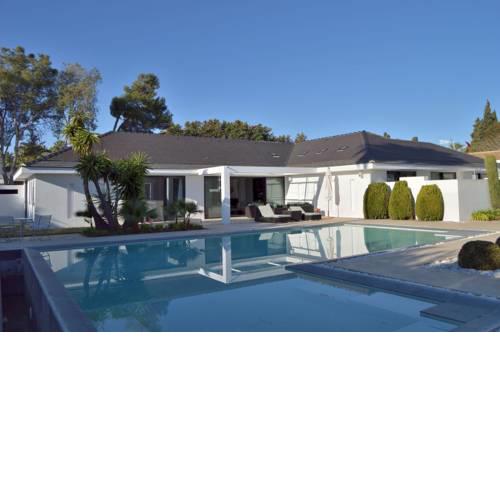 MODERN 6 BEDROOM VILLA 34121545 HUGE PRIVATE POOL, ONLY 500m FROM THE BEACH IN GUADALMINA BAJA, MARBELLA