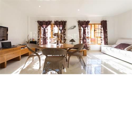 Modern and spacious, 2 min walk from the beach, 5 min from the city center