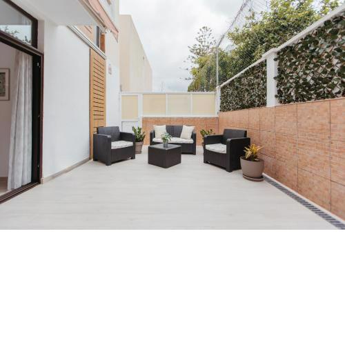 Modern and spacious Apartment with terrace and swimming pool