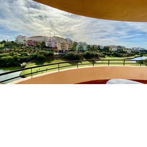 Modern and Stylish Apartment Seview and Golfview