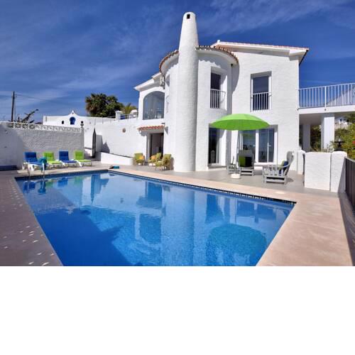 Modern and sunny villa on 800m from the beach, Benajarafe