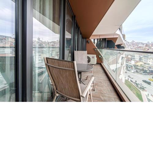 Modern Apartment in Beyoglu with Balcony