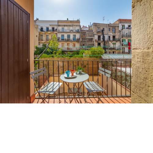 Modern Apartment in Downtown with Lovely Balcony