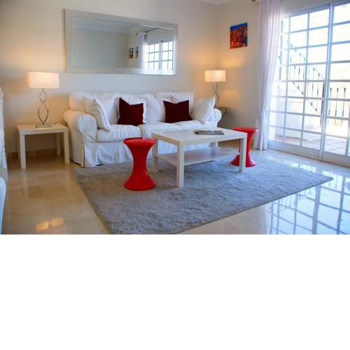 Modern Apartment In Great Community Excellent Location