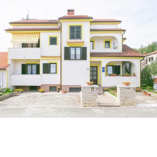 Modern Apartment in Porec Croatia with Garden View