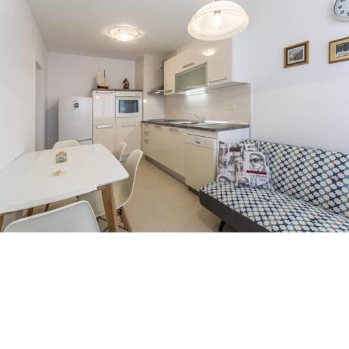 Modern apartment near the beach and center of Split