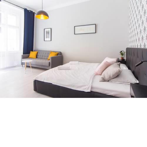 Modern apartment next to the Main Train Station by easyBNB