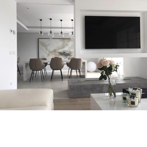 Modern Apartment Puente Romano