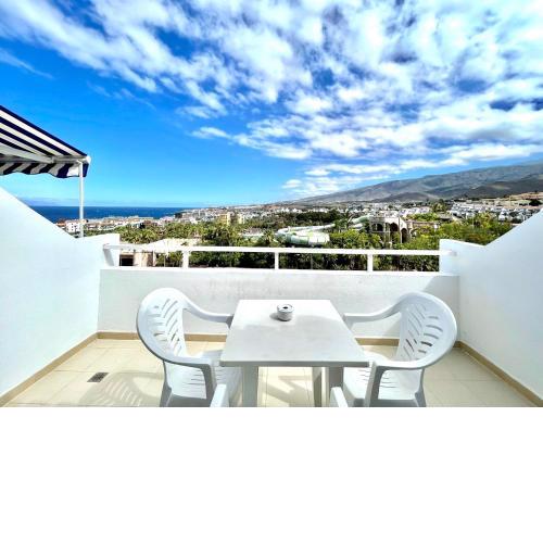 Modern apartment, Wifi, pool, beach, Tenerife South