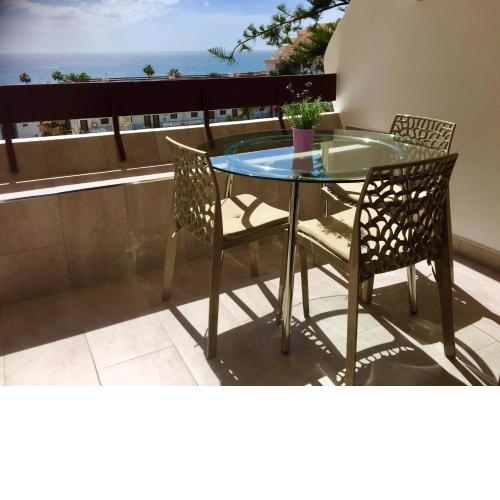 Modern Apartment with Sea Views and Fast Fiber Wifi