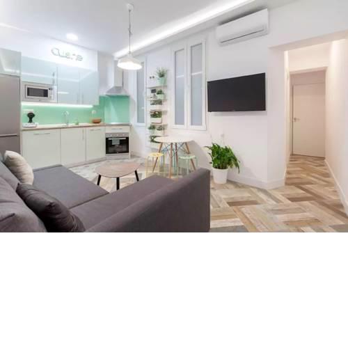 Modern Apt Sleeps 6 in Sol - nr tourist attraction