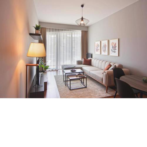 Modern Apt With City Views - Central Location