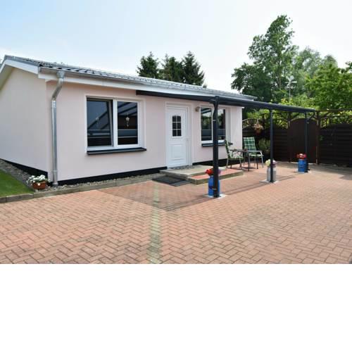 Modern Bungalow in Warnkenhagen with Garden