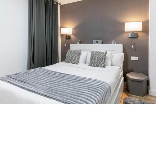 Modern, charming 3 bed flat near Torrasa Metro