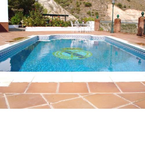 Modern Cottage in Maro With Private Swimming Pool