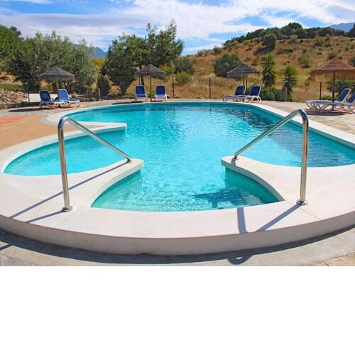 Modern Cottage in Vinuela with Swimming Pool