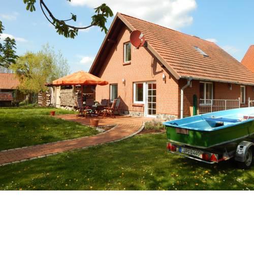 Modern Cottage near Lake in Neu Poserin
