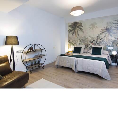 Modern & Elegant 3 BDR Central Apartment II