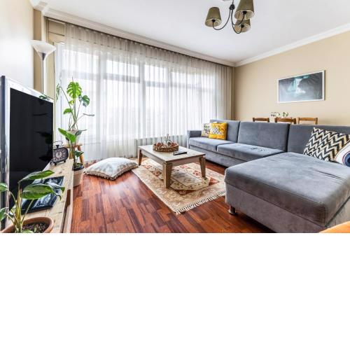 Modern Flat with Balcony in Uskudar
